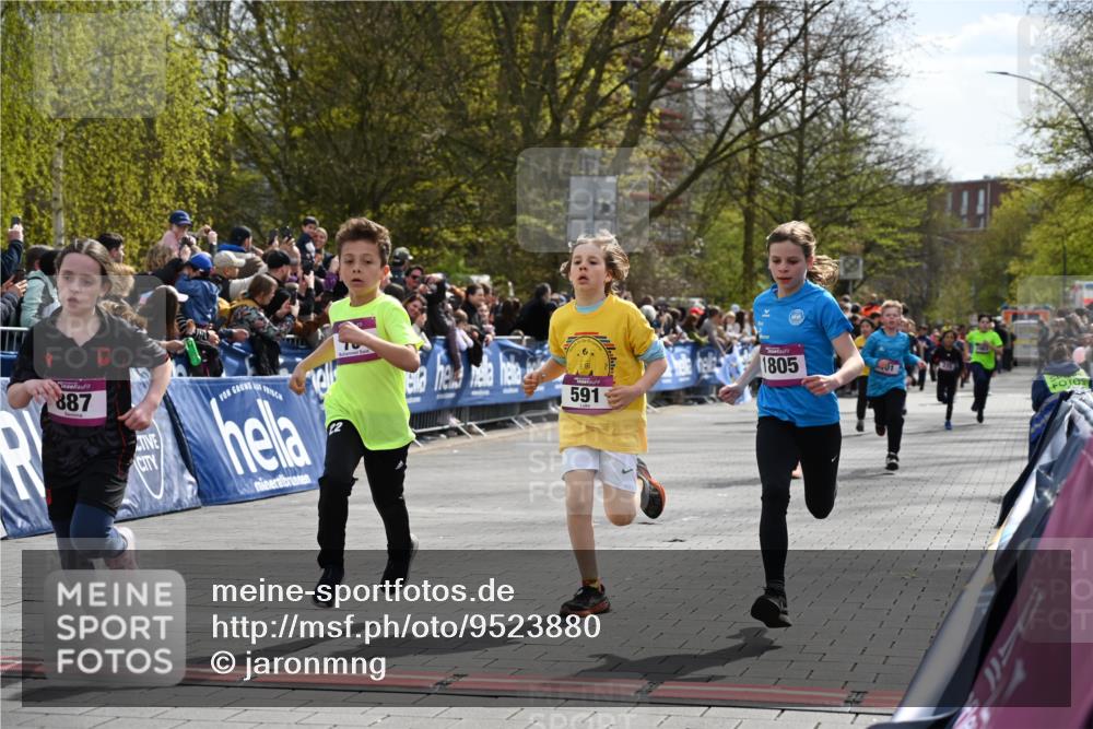 12.04.2026 - 45. Internationalen Wilhelmsburger Insellauf J. Mangold http://msf.ph/oto/9523880 12.04.2026 14:49:16 Ziel 876, 1816, 1815, 428, 385, 371, 433, 487, 887, 73, 1805, 591, 1043, 101 meine-sportfotos.de