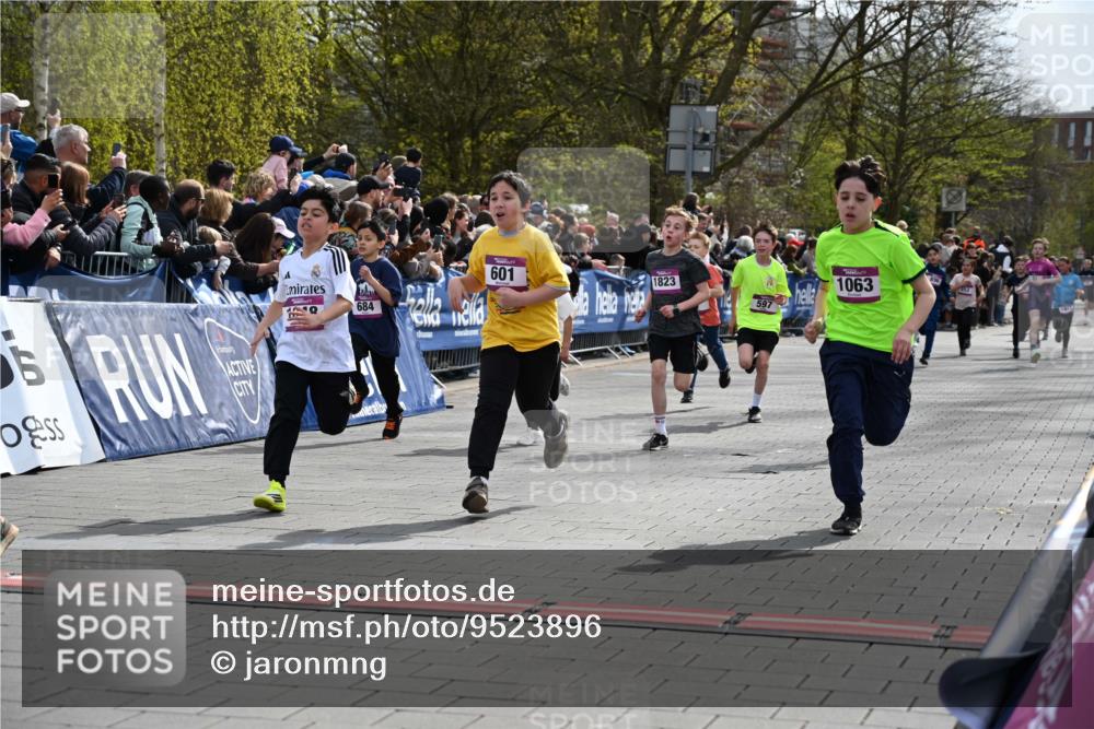 12.04.2026 - 45. Internationalen Wilhelmsburger Insellauf J. Mangold http://msf.ph/oto/9523896 12.04.2026 14:49:21 Ziel 1043, 101, 1063, 1048, 601, 418, 684, 597, 1823, 375, 2 meine-sportfotos.de