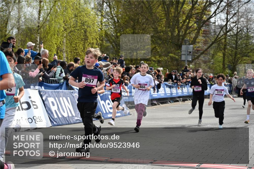 12.04.2026 - 45. Internationalen Wilhelmsburger Insellauf J. Mangold http://msf.ph/oto/9523946 12.04.2026 14:49:28 Ziel 2, 896, 372, 1055, 51, 693, 1817, 100, 855, 897, 353, 666, 1827, 378, 17, 501, 586 meine-sportfotos.de