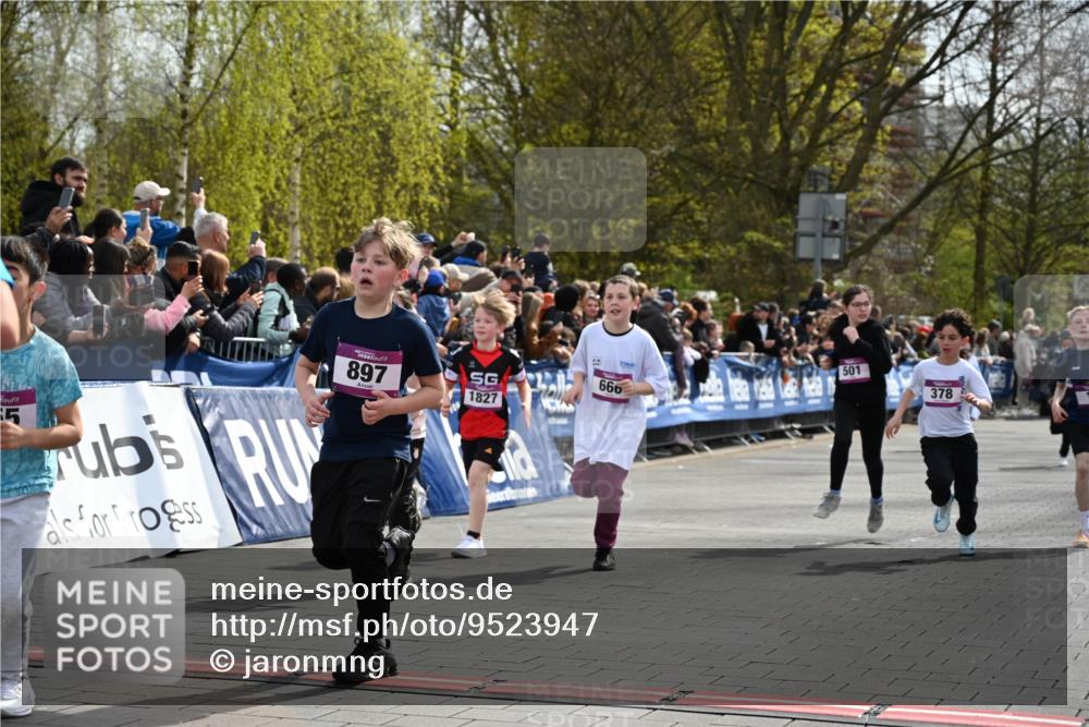 12.04.2026 - 45. Internationalen Wilhelmsburger Insellauf J. Mangold http://msf.ph/oto/9523947 12.04.2026 14:49:28 Ziel 2, 896, 372, 1055, 51, 693, 1817, 100, 855, 897, 353, 666, 1827, 378, 17, 501, 586 meine-sportfotos.de