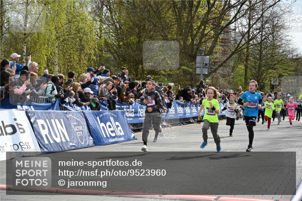 12.04.2026 - 45. Internationalen Wilhelmsburger Insellauf J. Mangold http://msf.ph/oto/9523960 12.04.2026 14:49:32 Ziel 855, 897, 353, 666, 1827, 378, 17, 501, 586, 1809, 440, 881, 348, 602, 627 meine-sportfotos.de