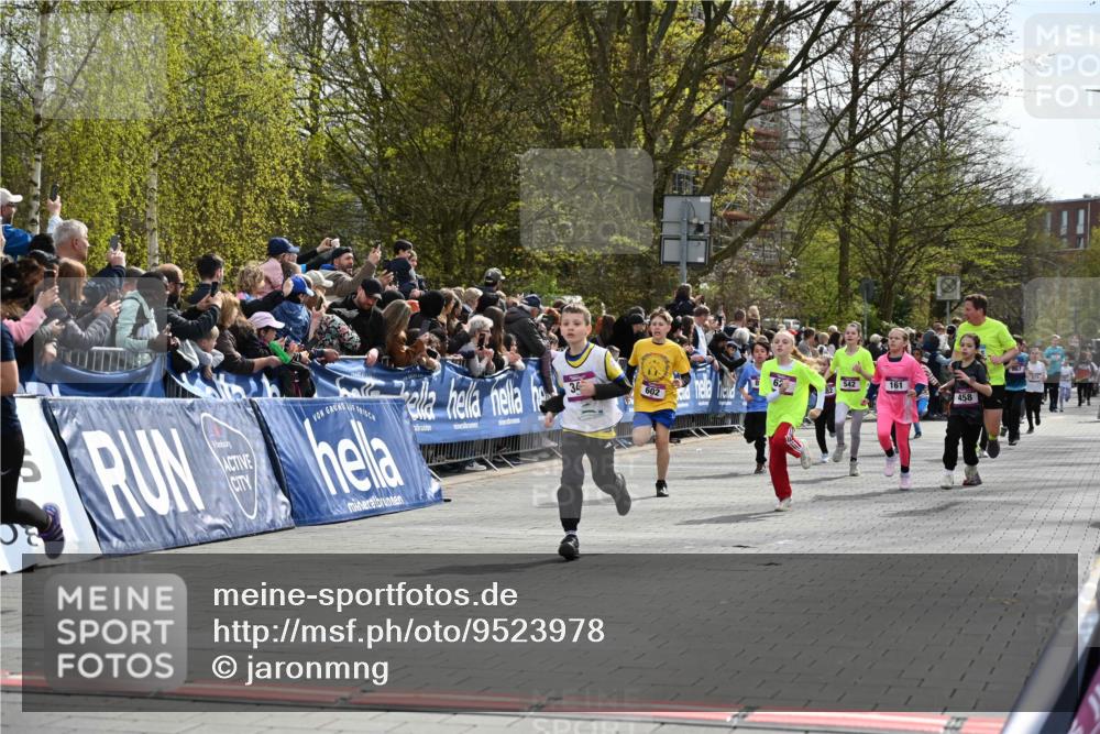 12.04.2026 - 45. Internationalen Wilhelmsburger Insellauf J. Mangold http://msf.ph/oto/9523978 12.04.2026 14:49:34 Ziel 17, 501, 586, 1809, 440, 881, 348, 602, 627, 458, 161, 542, 1842, 894 meine-sportfotos.de