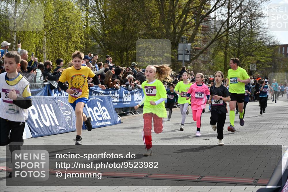 12.04.2026 - 45. Internationalen Wilhelmsburger Insellauf J. Mangold http://msf.ph/oto/9523982 12.04.2026 14:49:36 Ziel 586, 1809, 440, 881, 348, 602, 627, 458, 161, 542, 1842, 894, 882, 652, 1818, 867 meine-sportfotos.de