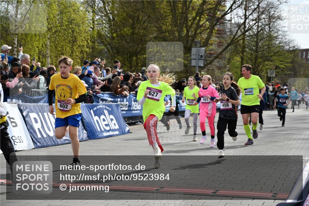 12.04.2026 - 45. Internationalen Wilhelmsburger Insellauf J. Mangold http://msf.ph/oto/9523984 12.04.2026 14:49:36 Ziel 586, 1809, 440, 881, 348, 602, 627, 458, 161, 542, 1842, 894, 882, 652, 1818, 867 meine-sportfotos.de