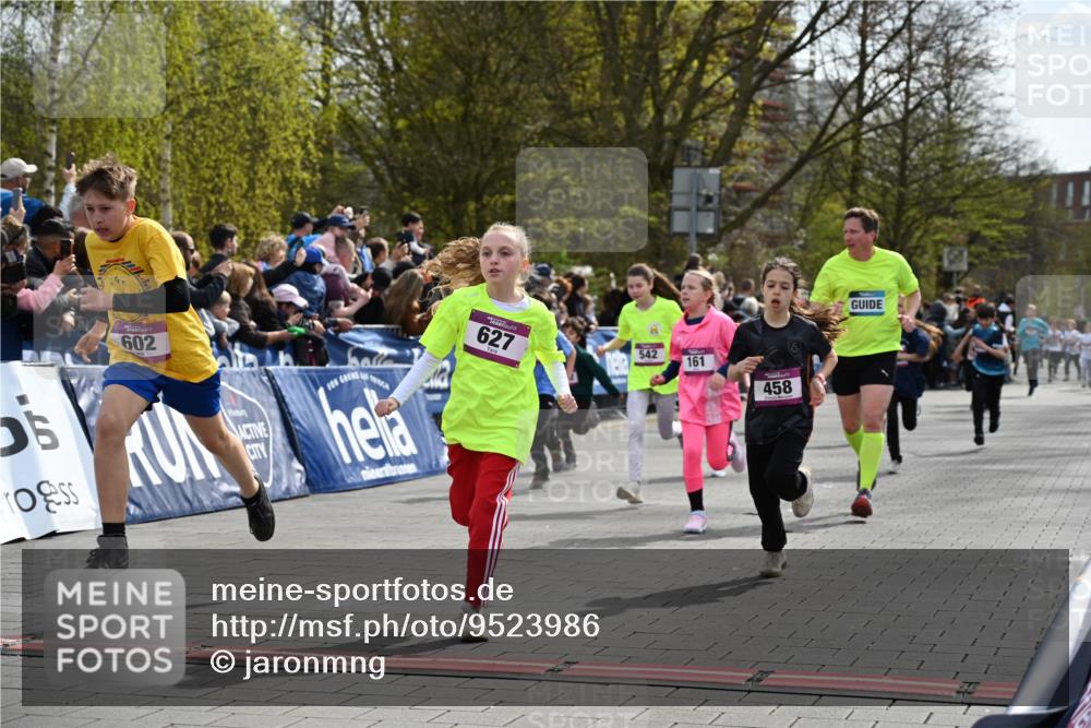 12.04.2026 - 45. Internationalen Wilhelmsburger Insellauf J. Mangold http://msf.ph/oto/9523986 12.04.2026 14:49:36 Ziel 586, 1809, 440, 881, 348, 602, 627, 458, 161, 542, 1842, 894, 882, 652, 1818, 867 meine-sportfotos.de