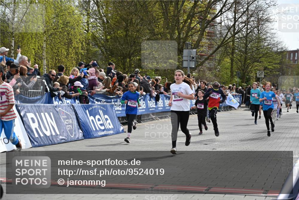 12.04.2026 - 45. Internationalen Wilhelmsburger Insellauf J. Mangold http://msf.ph/oto/9524019 12.04.2026 14:49:41 Ziel 458, 161, 542, 1842, 894, 882, 652, 1818, 867, 377, 879, 1839, 401, 1812, 106, 169, 1 meine-sportfotos.de