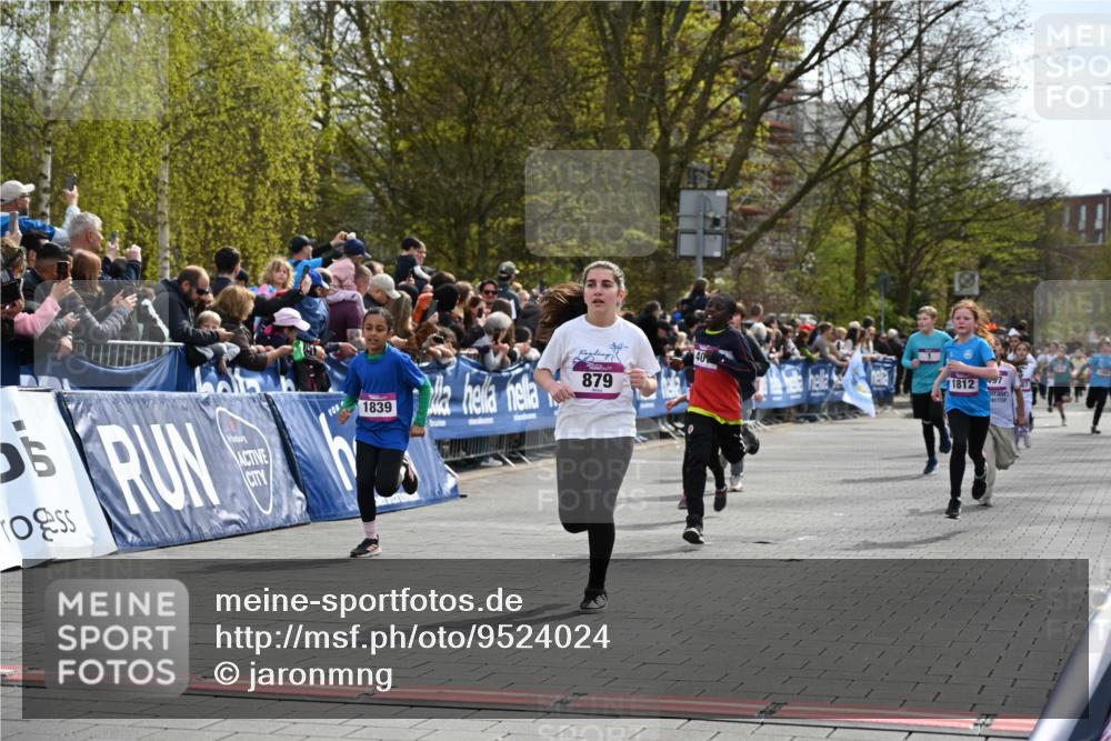 12.04.2026 - 45. Internationalen Wilhelmsburger Insellauf J. Mangold http://msf.ph/oto/9524024 12.04.2026 14:49:42 Ziel 161, 542, 1842, 894, 882, 652, 1818, 867, 377, 879, 1839, 401, 1812, 106, 169, 1, 1813 meine-sportfotos.de