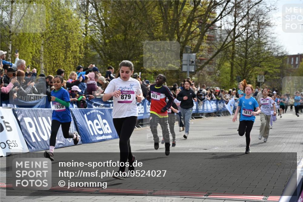 12.04.2026 - 45. Internationalen Wilhelmsburger Insellauf J. Mangold http://msf.ph/oto/9524027 12.04.2026 14:49:42 Ziel 161, 542, 1842, 894, 882, 652, 1818, 867, 377, 879, 1839, 401, 1812, 106, 169, 1, 1813 meine-sportfotos.de