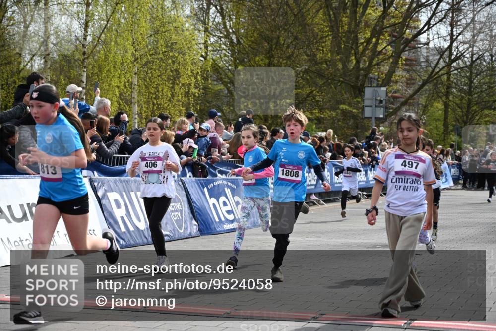 12.04.2026 - 45. Internationalen Wilhelmsburger Insellauf J. Mangold http://msf.ph/oto/9524058 12.04.2026 14:49:47 Ziel 401, 1812, 106, 169, 1, 1813, 497, 1808, 406, 1811, 367, 1830, 1848, 439 meine-sportfotos.de