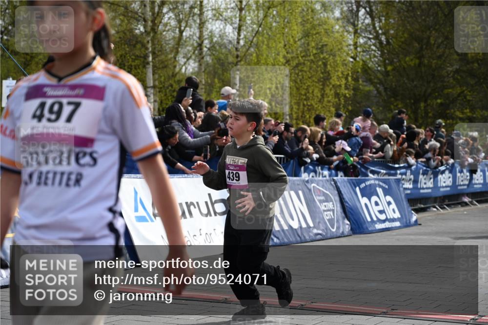 12.04.2026 - 45. Internationalen Wilhelmsburger Insellauf J. Mangold http://msf.ph/oto/9524071 12.04.2026 14:49:51 Ziel 497, 1808, 406, 1811, 367, 1830, 1848, 439, 389, 1821 meine-sportfotos.de