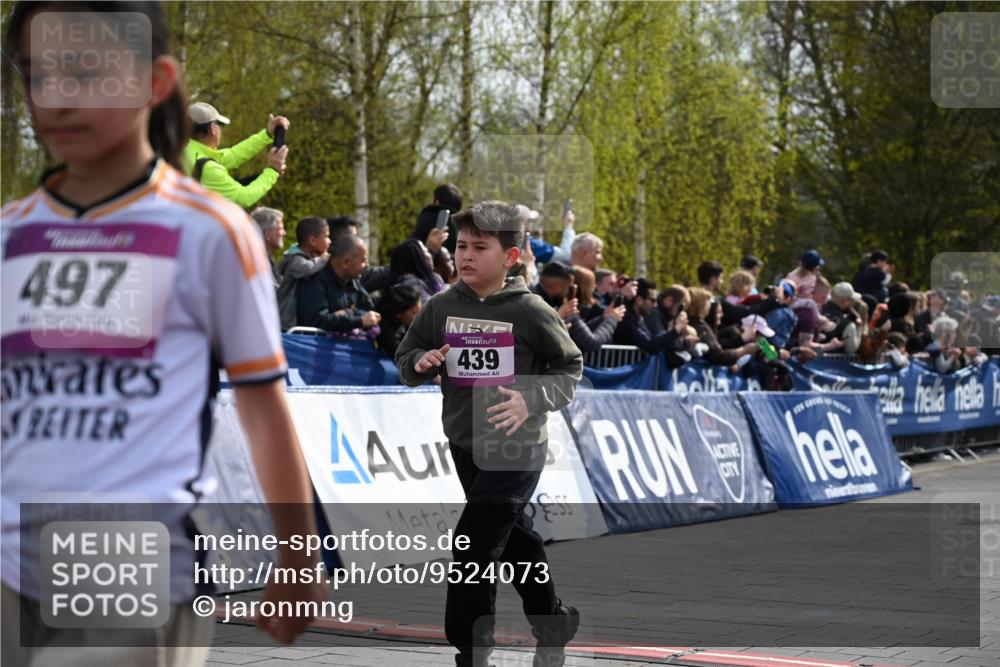 12.04.2026 - 45. Internationalen Wilhelmsburger Insellauf J. Mangold http://msf.ph/oto/9524073 12.04.2026 14:49:51 Ziel 497, 1808, 406, 1811, 367, 1830, 1848, 439, 389, 1821 meine-sportfotos.de