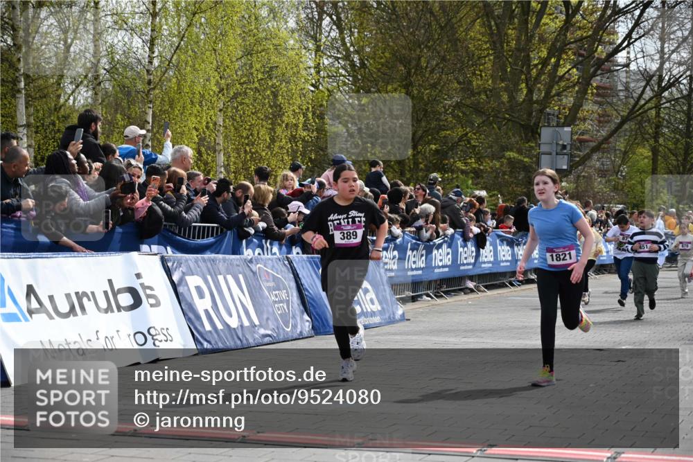12.04.2026 - 45. Internationalen Wilhelmsburger Insellauf J. Mangold http://msf.ph/oto/9524080 12.04.2026 14:49:53 Ziel 1830, 1848, 439, 389, 1821, 857, 872, 402, 451, 608 meine-sportfotos.de