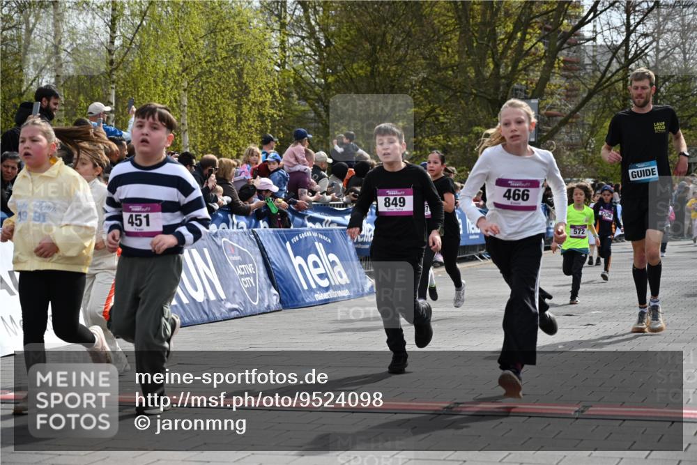 12.04.2026 - 45. Internationalen Wilhelmsburger Insellauf J. Mangold http://msf.ph/oto/9524098 12.04.2026 14:49:58 Ziel 1821, 857, 872, 402, 451, 608, 466, 878, 849, 861, 875, 572, 336, 1036, 1847, 400, 672 meine-sportfotos.de