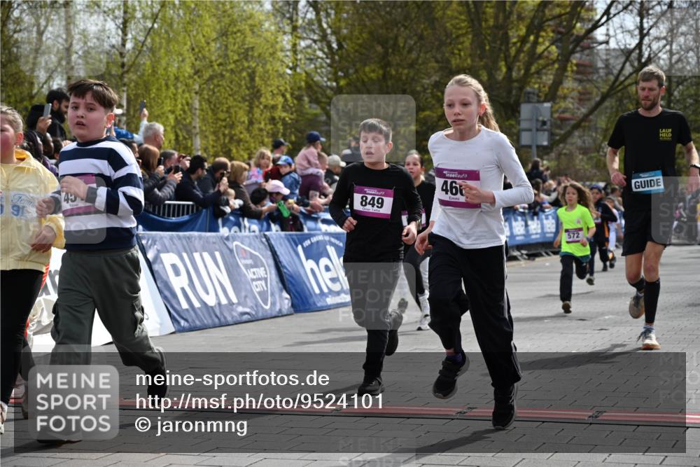 12.04.2026 - 45. Internationalen Wilhelmsburger Insellauf J. Mangold http://msf.ph/oto/9524101 12.04.2026 14:49:58 Ziel 1821, 857, 872, 402, 451, 608, 466, 878, 849, 861, 875, 572, 336, 1036, 1847, 400, 672 meine-sportfotos.de