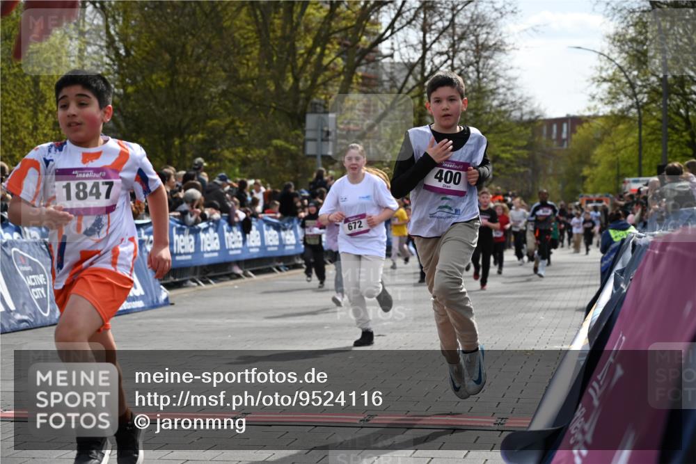 12.04.2026 - 45. Internationalen Wilhelmsburger Insellauf J. Mangold http://msf.ph/oto/9524116 12.04.2026 14:50:01 Ziel 402, 451, 608, 466, 878, 849, 861, 875, 572, 336, 1036, 1847, 400, 672, 368, 898, 1039 meine-sportfotos.de