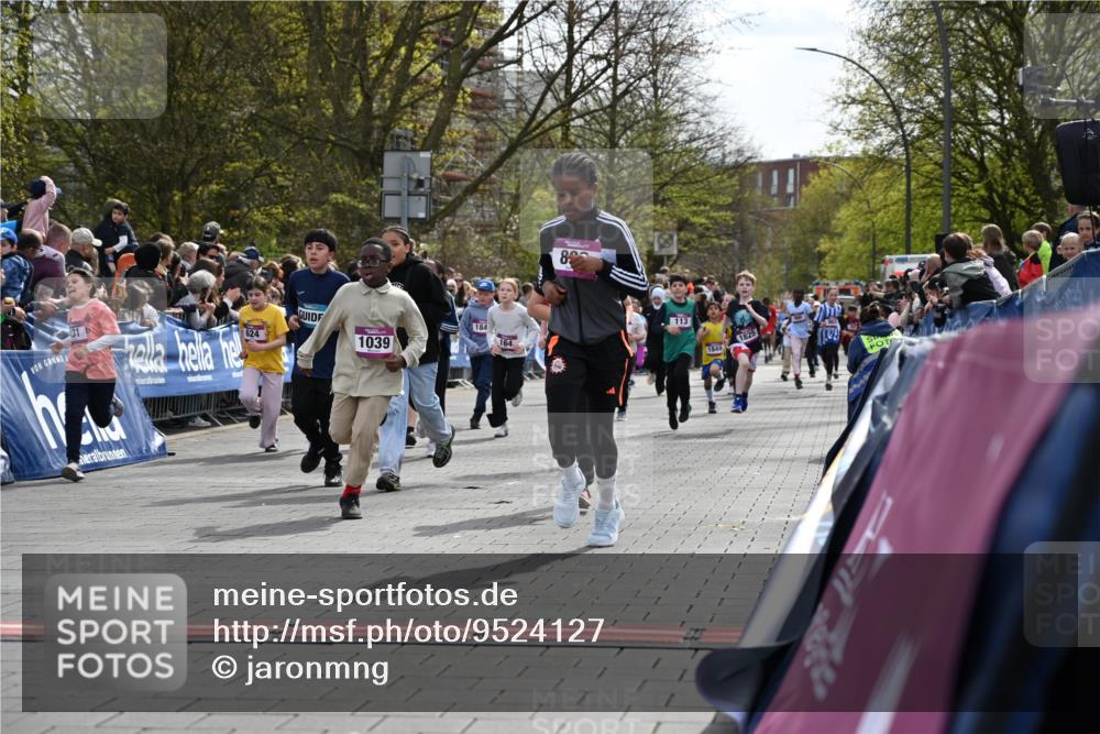 12.04.2026 - 45. Internationalen Wilhelmsburger Insellauf J. Mangold http://msf.ph/oto/9524127 12.04.2026 14:50:04 Ziel 572, 336, 1036, 1847, 400, 672, 368, 898, 1039, 901, 131, 1061, 624, 1825, 141, 164, 113, 1845 meine-sportfotos.de
