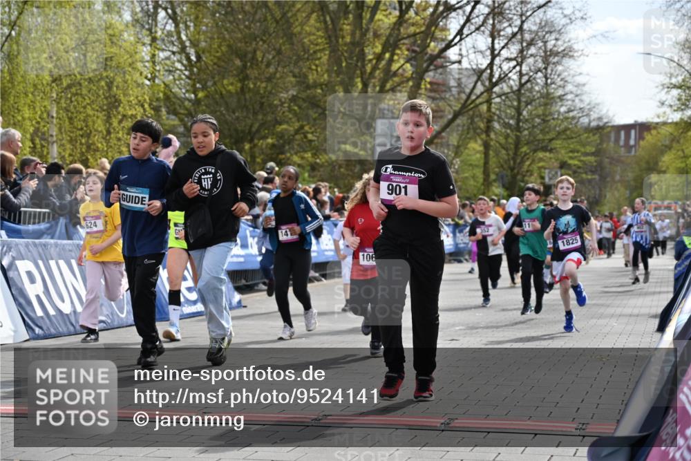 12.04.2026 - 45. Internationalen Wilhelmsburger Insellauf J. Mangold http://msf.ph/oto/9524141 12.04.2026 14:50:06 Ziel 672, 368, 898, 1039, 901, 131, 1061, 624, 1825, 141, 164, 113, 1845, 1849, 1810, 352, 902, 1814, 860 meine-sportfotos.de