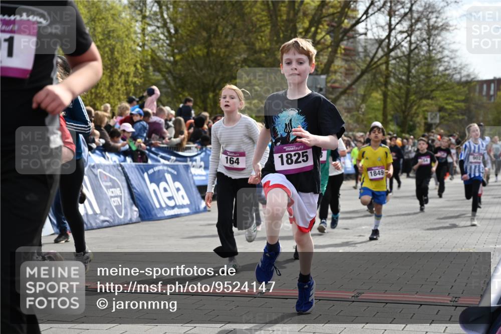 12.04.2026 - 45. Internationalen Wilhelmsburger Insellauf J. Mangold http://msf.ph/oto/9524147 12.04.2026 14:50:08 Ziel 898, 1039, 901, 131, 1061, 624, 1825, 141, 164, 113, 1845, 1849, 1810, 352, 902, 1814, 860, 854, 885, 1801, 138, 355, 856 meine-sportfotos.de