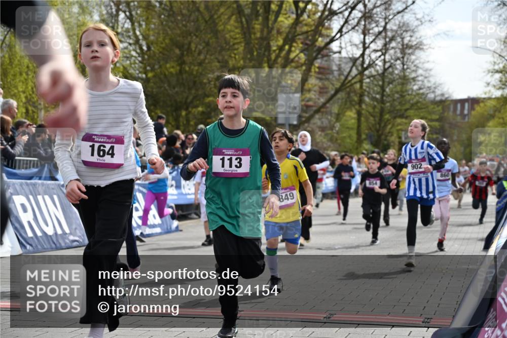 12.04.2026 - 45. Internationalen Wilhelmsburger Insellauf J. Mangold http://msf.ph/oto/9524154 12.04.2026 14:50:09 Ziel 898, 1039, 901, 131, 1061, 624, 1825, 141, 164, 113, 1845, 1849, 1810, 352, 902, 1814, 860, 854, 885, 1801, 138, 355, 856, 1038, 516, 445 meine-sportfotos.de