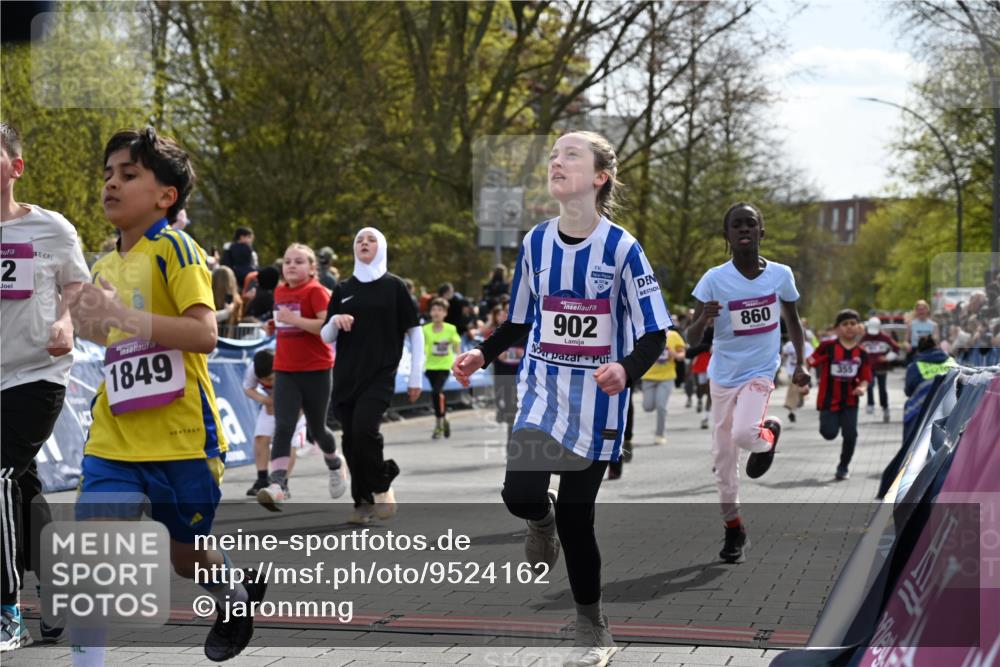 12.04.2026 - 45. Internationalen Wilhelmsburger Insellauf J. Mangold http://msf.ph/oto/9524162 12.04.2026 14:50:10 Ziel 901, 131, 1061, 624, 1825, 141, 164, 113, 1845, 1849, 1810, 352, 902, 1814, 860, 854, 885, 1801, 138, 355, 856, 1038, 516, 445, 395, 600, 168, 396, 871 meine-sportfotos.de