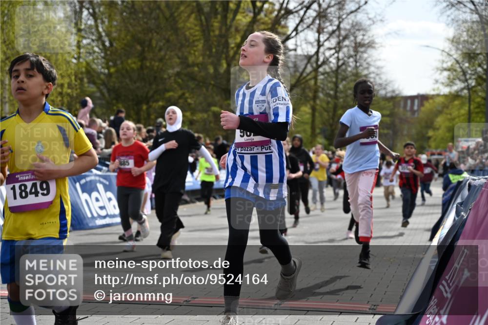 12.04.2026 - 45. Internationalen Wilhelmsburger Insellauf J. Mangold http://msf.ph/oto/9524164 12.04.2026 14:50:10 Ziel 901, 131, 1061, 624, 1825, 141, 164, 113, 1845, 1849, 1810, 352, 902, 1814, 860, 854, 885, 1801, 138, 355, 856, 1038, 516, 445, 395, 600, 168, 396, 871 meine-sportfotos.de