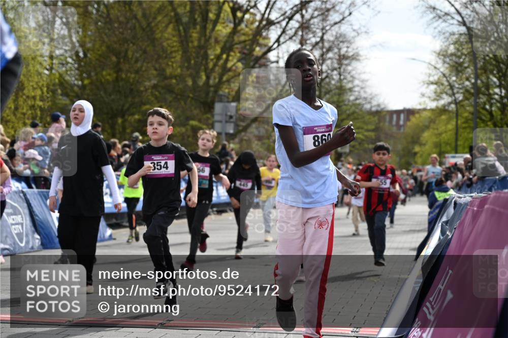 12.04.2026 - 45. Internationalen Wilhelmsburger Insellauf J. Mangold http://msf.ph/oto/9524172 12.04.2026 14:50:11 Ziel 1061, 624, 1825, 141, 164, 113, 1845, 1849, 1810, 352, 902, 1814, 860, 854, 885, 1801, 138, 355, 856, 1038, 516, 445, 395, 600, 168, 396, 871 meine-sportfotos.de