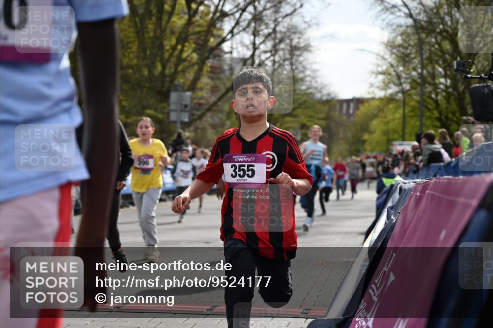 12.04.2026 - 45. Internationalen Wilhelmsburger Insellauf J. Mangold http://msf.ph/oto/9524177 12.04.2026 14:50:13 Ziel 1849, 1810, 352, 902, 1814, 860, 854, 885, 1801, 138, 355, 856, 1038, 516, 445, 395, 600, 168, 396, 871, 173, 369, 21, 403, 398, 1064 meine-sportfotos.de