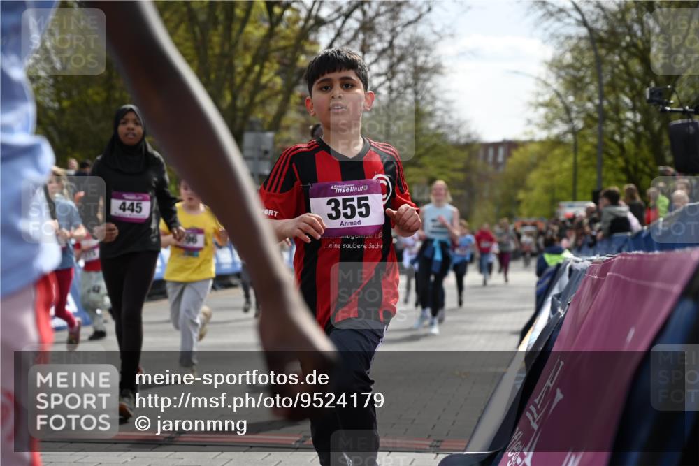 12.04.2026 - 45. Internationalen Wilhelmsburger Insellauf J. Mangold http://msf.ph/oto/9524179 12.04.2026 14:50:13 Ziel 1849, 1810, 352, 902, 1814, 860, 854, 885, 1801, 138, 355, 856, 1038, 516, 445, 395, 600, 168, 396, 871, 173, 369, 21, 403, 398, 1064 meine-sportfotos.de
