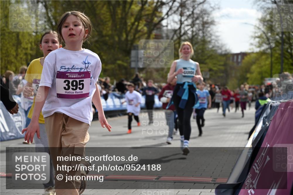12.04.2026 - 45. Internationalen Wilhelmsburger Insellauf J. Mangold http://msf.ph/oto/9524188 12.04.2026 14:50:15 Ziel 854, 885, 1801, 138, 355, 856, 1038, 516, 445, 395, 600, 168, 396, 871, 173, 369, 21, 403, 398, 1064, 667, 661, 1829 meine-sportfotos.de