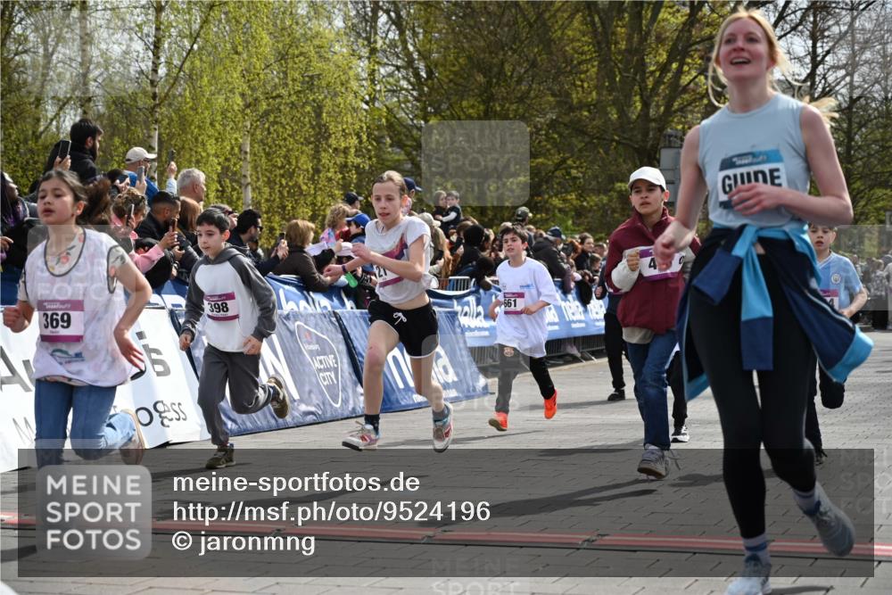 12.04.2026 - 45. Internationalen Wilhelmsburger Insellauf J. Mangold http://msf.ph/oto/9524196 12.04.2026 14:50:16 Ziel 1801, 138, 355, 856, 1038, 516, 445, 395, 600, 168, 396, 871, 173, 369, 21, 403, 398, 1064, 667, 661, 1829, 561, 469 meine-sportfotos.de