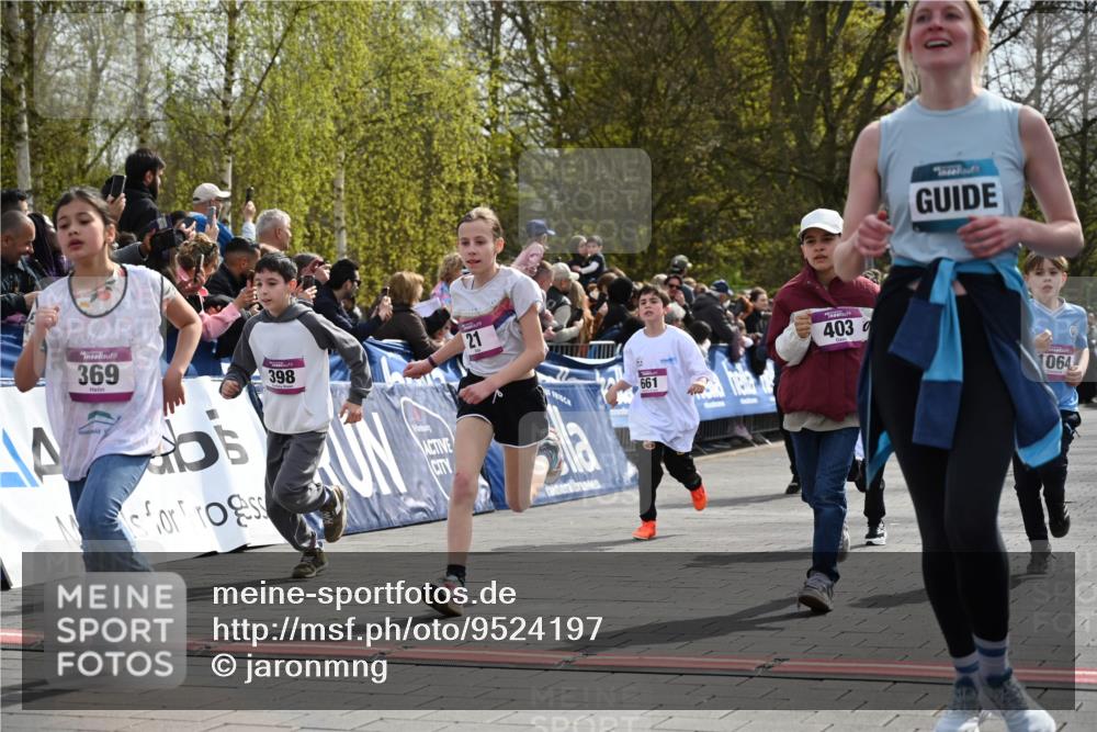 12.04.2026 - 45. Internationalen Wilhelmsburger Insellauf J. Mangold http://msf.ph/oto/9524197 12.04.2026 14:50:16 Ziel 1801, 138, 355, 856, 1038, 516, 445, 395, 600, 168, 396, 871, 173, 369, 21, 403, 398, 1064, 667, 661, 1829, 561, 469 meine-sportfotos.de