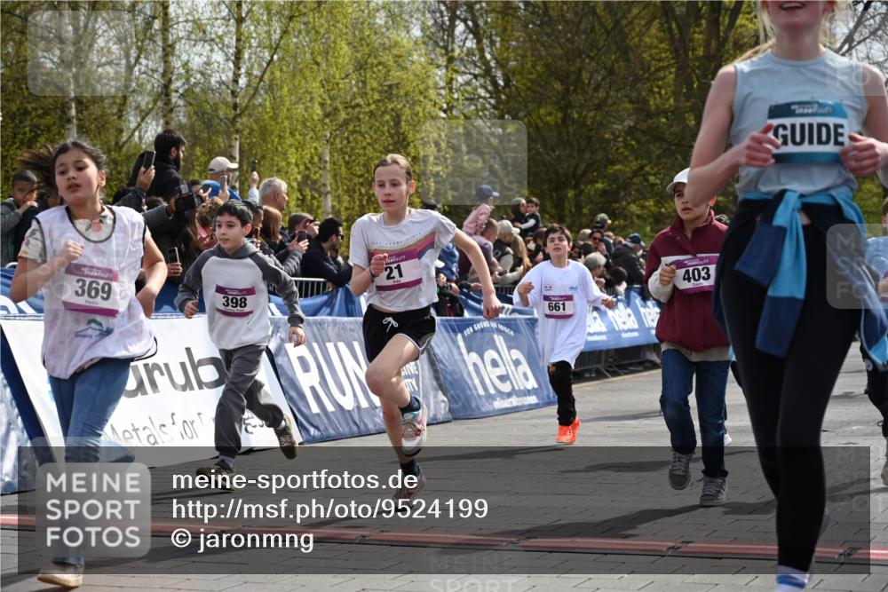 12.04.2026 - 45. Internationalen Wilhelmsburger Insellauf J. Mangold http://msf.ph/oto/9524199 12.04.2026 14:50:17 Ziel 1038, 516, 445, 395, 600, 168, 396, 871, 173, 369, 21, 403, 398, 1064, 667, 661, 1829, 561, 469, 397, 393 meine-sportfotos.de
