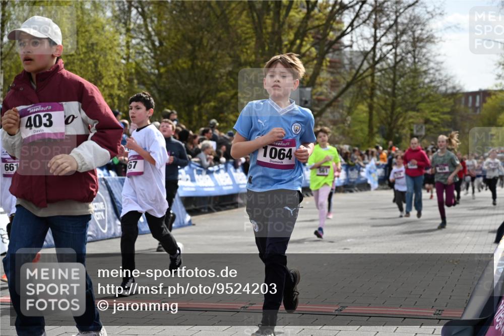 12.04.2026 - 45. Internationalen Wilhelmsburger Insellauf J. Mangold http://msf.ph/oto/9524203 12.04.2026 14:50:18 Ziel 395, 600, 168, 396, 871, 173, 369, 21, 403, 398, 1064, 667, 661, 1829, 561, 469, 397, 393, 376 meine-sportfotos.de