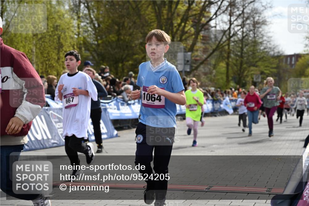 12.04.2026 - 45. Internationalen Wilhelmsburger Insellauf J. Mangold http://msf.ph/oto/9524205 12.04.2026 14:50:18 Ziel 395, 600, 168, 396, 871, 173, 369, 21, 403, 398, 1064, 667, 661, 1829, 561, 469, 397, 393, 376 meine-sportfotos.de