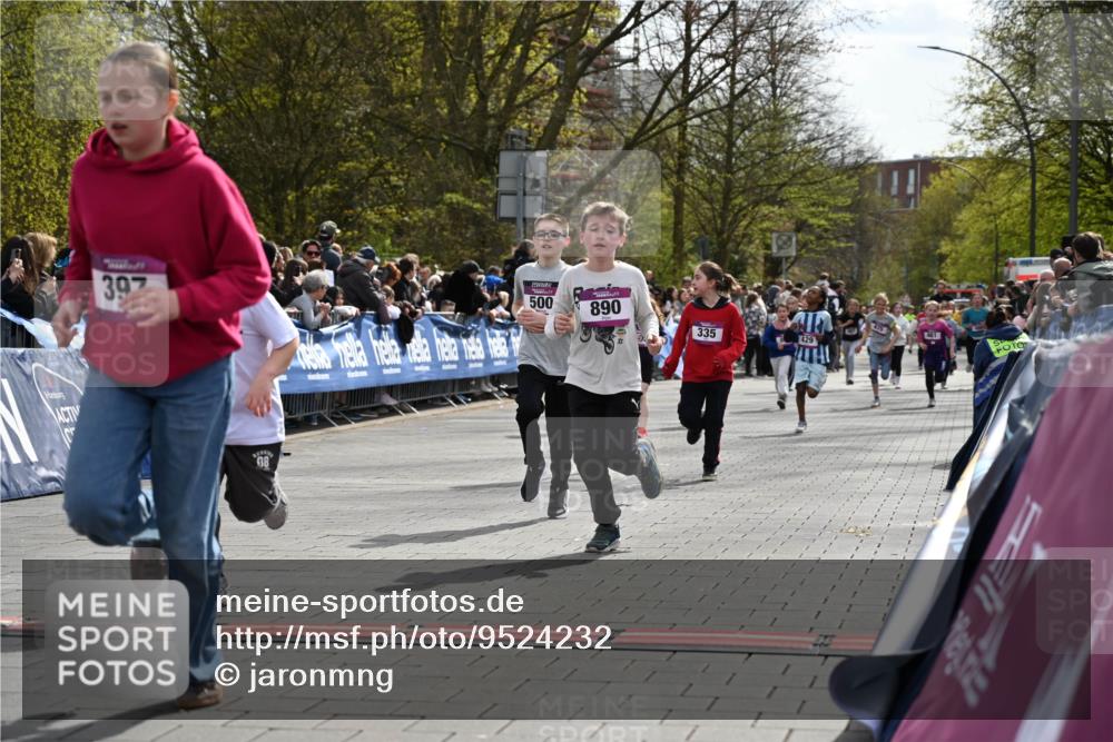 12.04.2026 - 45. Internationalen Wilhelmsburger Insellauf J. Mangold http://msf.ph/oto/9524232 12.04.2026 14:50:22 Ziel 667, 661, 1829, 561, 469, 397, 393, 376, 890, 500, 1037, 335, 370, 345, 429, 905, 461 meine-sportfotos.de