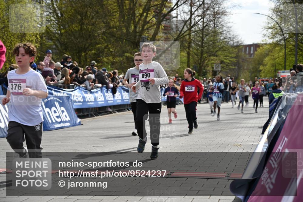 12.04.2026 - 45. Internationalen Wilhelmsburger Insellauf J. Mangold http://msf.ph/oto/9524237 12.04.2026 14:50:22 Ziel 667, 661, 1829, 561, 469, 397, 393, 376, 890, 500, 1037, 335, 370, 345, 429, 905, 461 meine-sportfotos.de