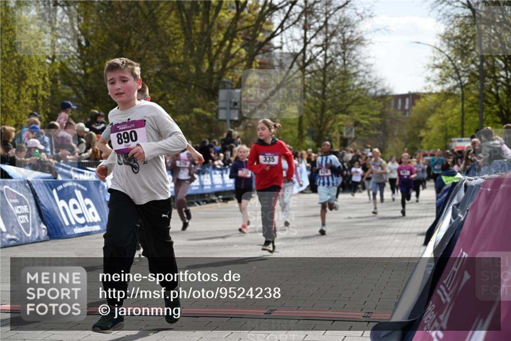 12.04.2026 - 45. Internationalen Wilhelmsburger Insellauf J. Mangold http://msf.ph/oto/9524238 12.04.2026 14:50:23 Ziel 1829, 561, 469, 397, 393, 376, 890, 500, 1037, 335, 370, 345, 429, 905, 461, 475, 859 meine-sportfotos.de