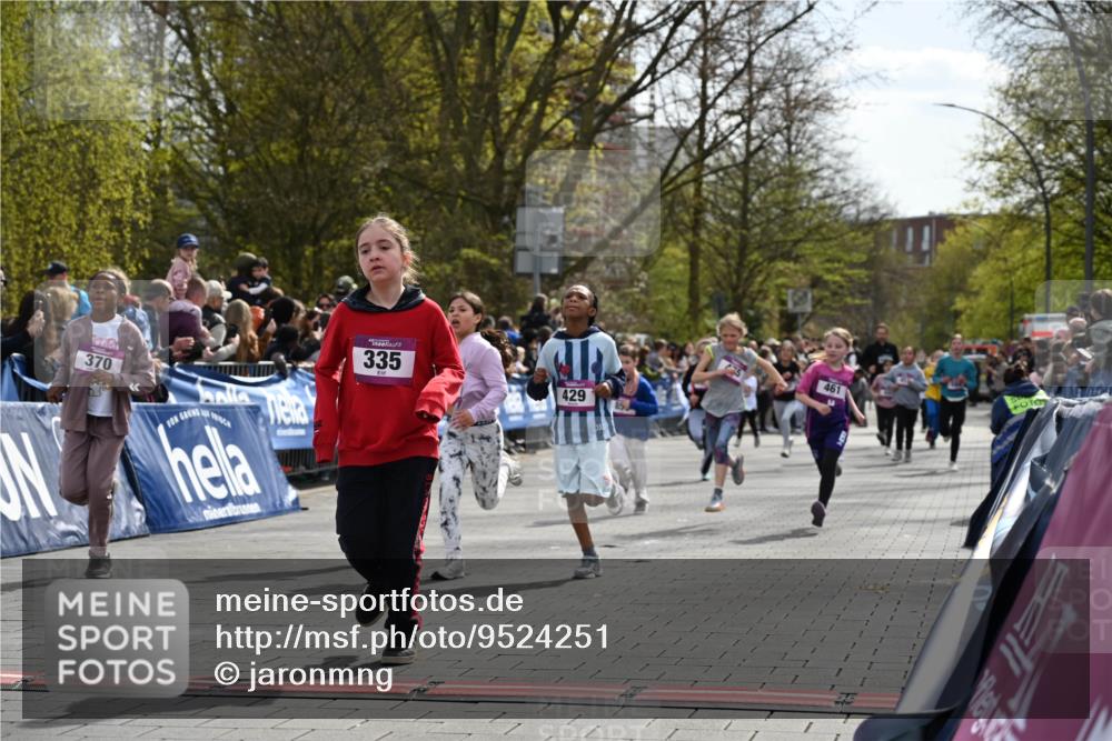 12.04.2026 - 45. Internationalen Wilhelmsburger Insellauf J. Mangold http://msf.ph/oto/9524251 12.04.2026 14:50:25 Ziel 397, 393, 376, 890, 500, 1037, 335, 370, 345, 429, 905, 461, 475, 859, 1840 meine-sportfotos.de