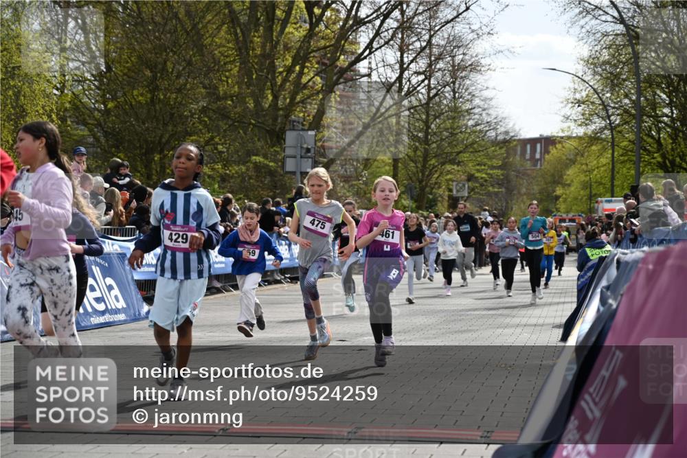 12.04.2026 - 45. Internationalen Wilhelmsburger Insellauf J. Mangold http://msf.ph/oto/9524259 12.04.2026 14:50:26 Ziel 376, 890, 500, 1037, 335, 370, 345, 429, 905, 461, 475, 859, 1840, 504, 333, 391, 407 meine-sportfotos.de