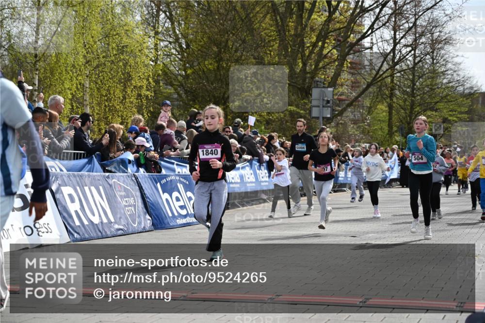 12.04.2026 - 45. Internationalen Wilhelmsburger Insellauf J. Mangold http://msf.ph/oto/9524265 12.04.2026 14:50:28 Ziel 1037, 335, 370, 345, 429, 905, 461, 475, 859, 1840, 504, 333, 391, 407, 883, 452 meine-sportfotos.de
