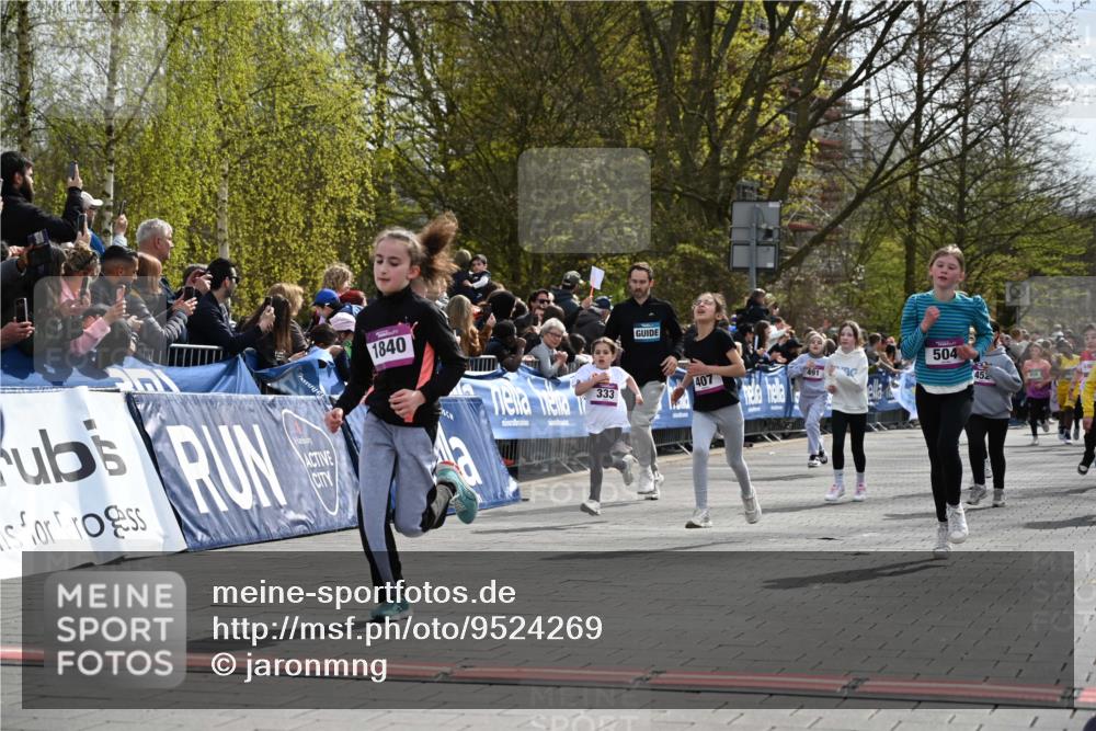 12.04.2026 - 45. Internationalen Wilhelmsburger Insellauf J. Mangold http://msf.ph/oto/9524269 12.04.2026 14:50:29 Ziel 370, 345, 429, 905, 461, 475, 859, 1840, 504, 333, 391, 407, 883, 452, 1834, 491 meine-sportfotos.de
