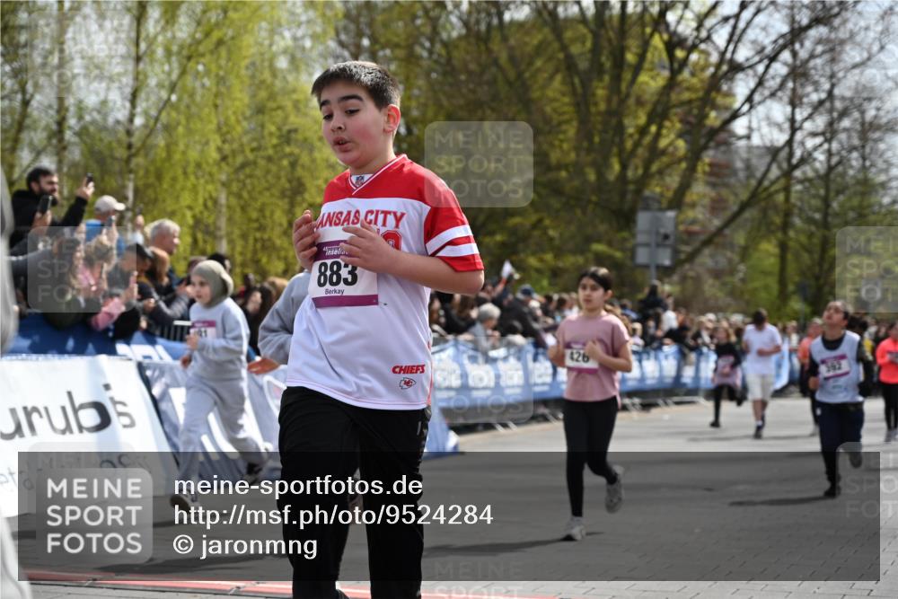 12.04.2026 - 45. Internationalen Wilhelmsburger Insellauf J. Mangold http://msf.ph/oto/9524284 12.04.2026 14:50:32 Ziel 1840, 504, 333, 391, 407, 883, 452, 1834, 491, 426, 392, 880, 151, 1035 meine-sportfotos.de