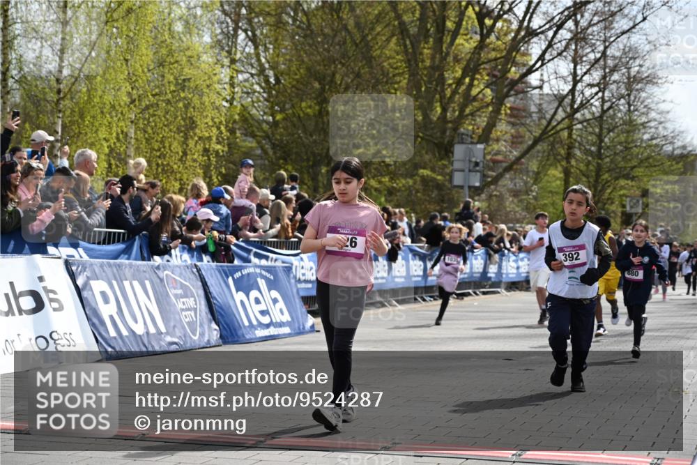 12.04.2026 - 45. Internationalen Wilhelmsburger Insellauf J. Mangold http://msf.ph/oto/9524287 12.04.2026 14:50:33 Ziel 1840, 504, 333, 391, 407, 883, 452, 1834, 491, 426, 392, 880, 151, 1035 meine-sportfotos.de