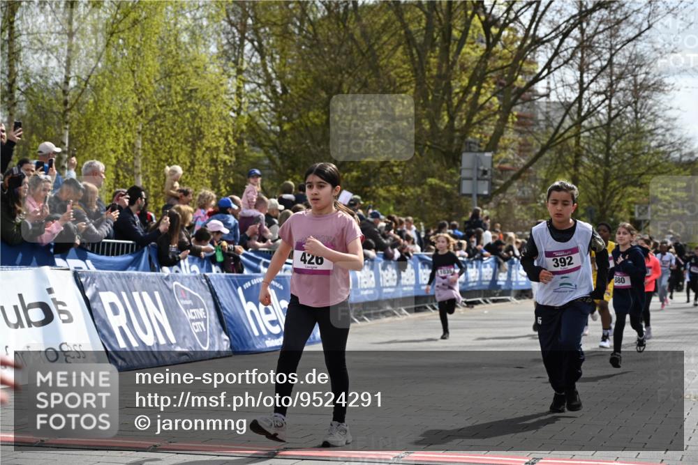12.04.2026 - 45. Internationalen Wilhelmsburger Insellauf J. Mangold http://msf.ph/oto/9524291 12.04.2026 14:50:34 Ziel 504, 333, 391, 407, 883, 452, 1834, 491, 426, 392, 880, 151, 1035, 330 meine-sportfotos.de