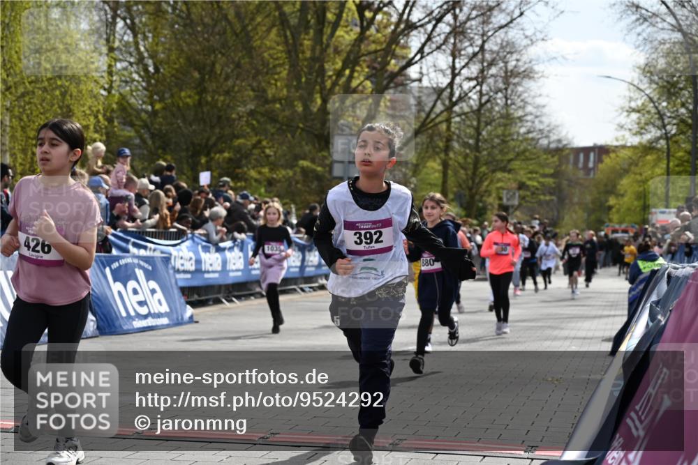 12.04.2026 - 45. Internationalen Wilhelmsburger Insellauf J. Mangold http://msf.ph/oto/9524292 12.04.2026 14:50:34 Ziel 504, 333, 391, 407, 883, 452, 1834, 491, 426, 392, 880, 151, 1035, 330 meine-sportfotos.de