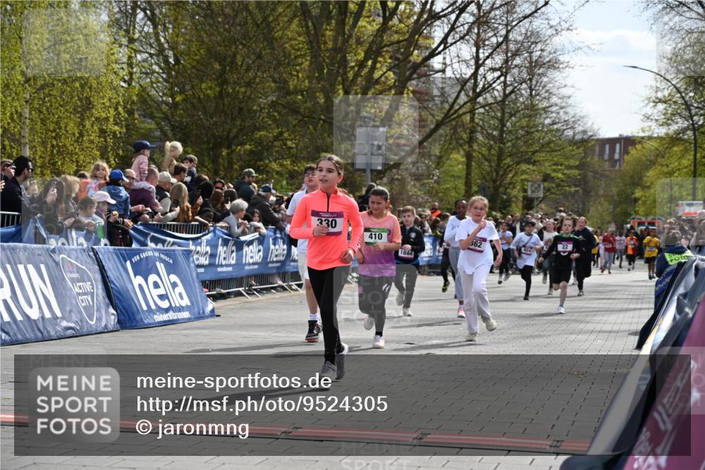12.04.2026 - 45. Internationalen Wilhelmsburger Insellauf J. Mangold http://msf.ph/oto/9524305 12.04.2026 14:50:37 Ziel 1834, 491, 426, 392, 880, 151, 1035, 330, 362, 865, 1844, 98, 22 meine-sportfotos.de