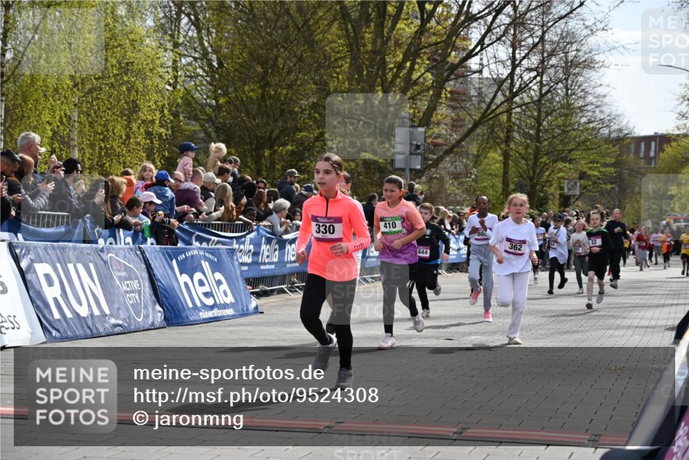 12.04.2026 - 45. Internationalen Wilhelmsburger Insellauf J. Mangold http://msf.ph/oto/9524308 12.04.2026 14:50:37 Ziel 1834, 491, 426, 392, 880, 151, 1035, 330, 362, 865, 1844, 98, 22 meine-sportfotos.de