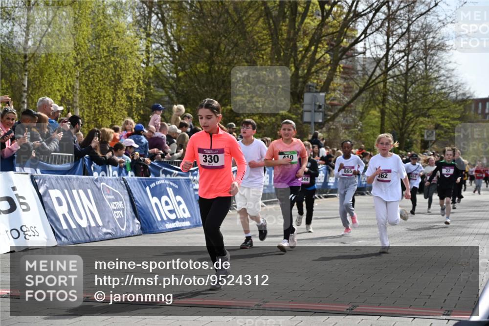 12.04.2026 - 45. Internationalen Wilhelmsburger Insellauf J. Mangold http://msf.ph/oto/9524312 12.04.2026 14:50:38 Ziel 426, 392, 880, 151, 1035, 330, 362, 865, 1844, 98, 22, 654, 420 meine-sportfotos.de