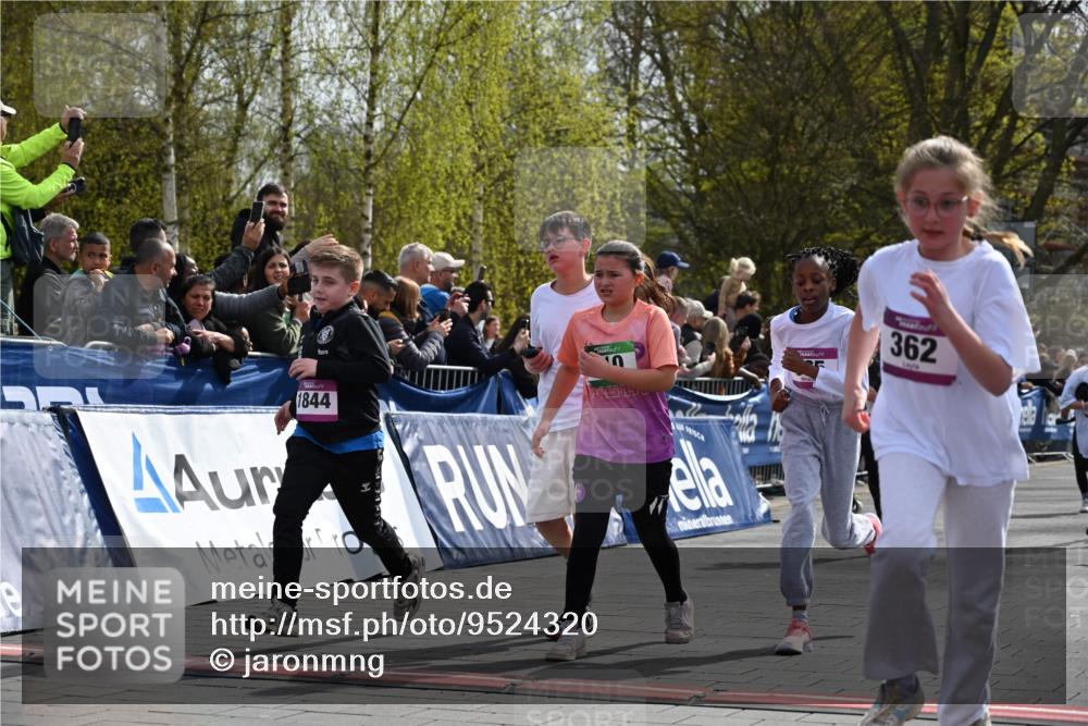 12.04.2026 - 45. Internationalen Wilhelmsburger Insellauf J. Mangold http://msf.ph/oto/9524320 12.04.2026 14:50:40 Ziel 151, 1035, 330, 362, 865, 1844, 98, 22, 654, 420, 877, 1049 meine-sportfotos.de