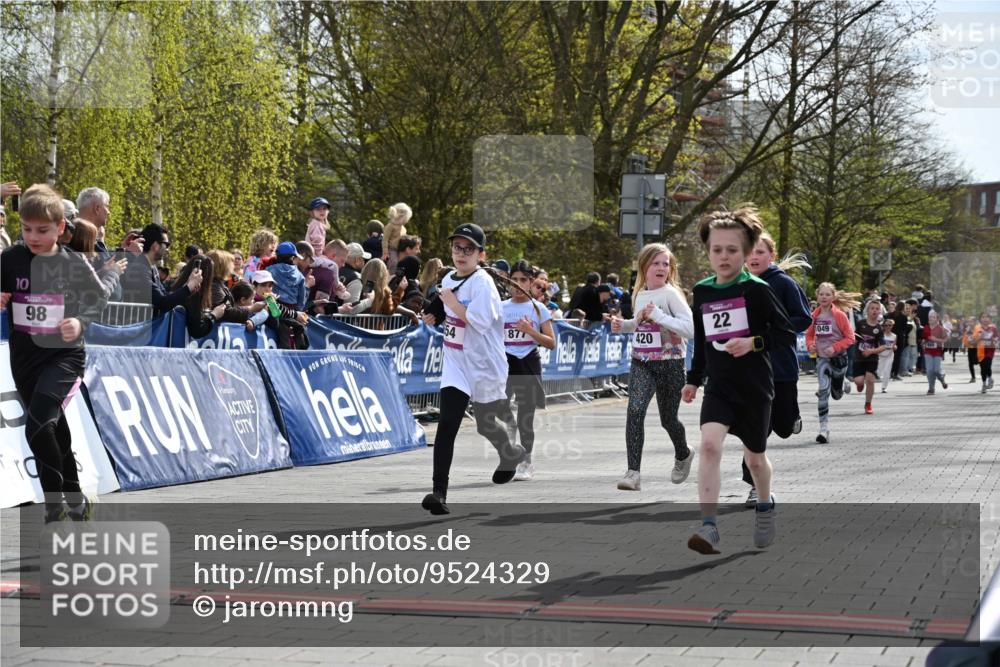 12.04.2026 - 45. Internationalen Wilhelmsburger Insellauf J. Mangold http://msf.ph/oto/9524329 12.04.2026 14:50:41 Ziel 330, 362, 865, 1844, 98, 22, 654, 420, 877, 1049 meine-sportfotos.de